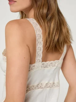Rouje Tops></noscript>Top TACITA
